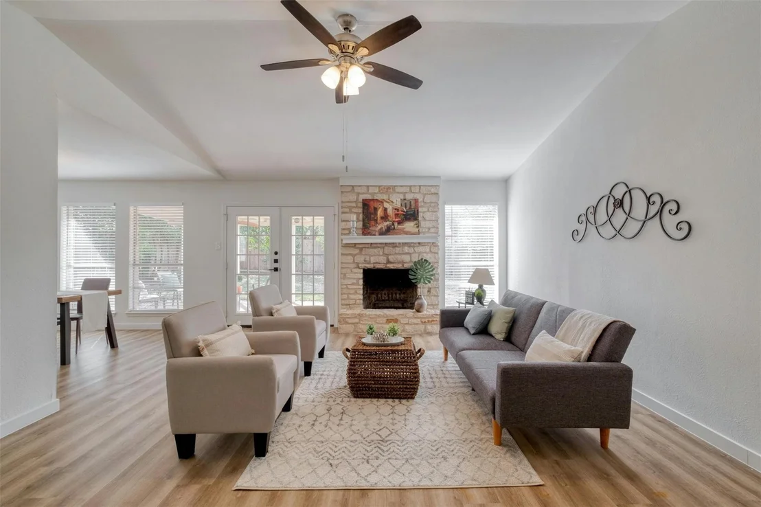 Photo of 1000 Spring Tree ST