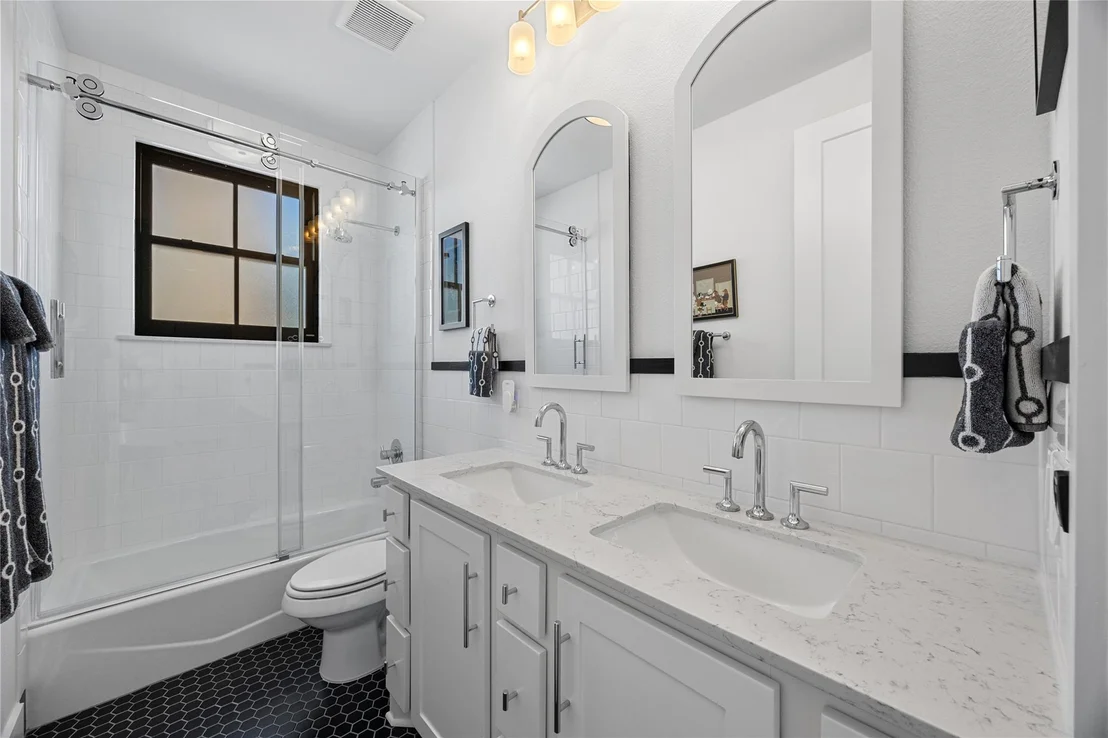 Photo of 2304 Mc Bee ST