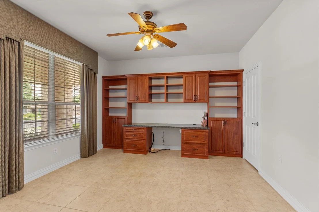Photo of 106 Angelina CV