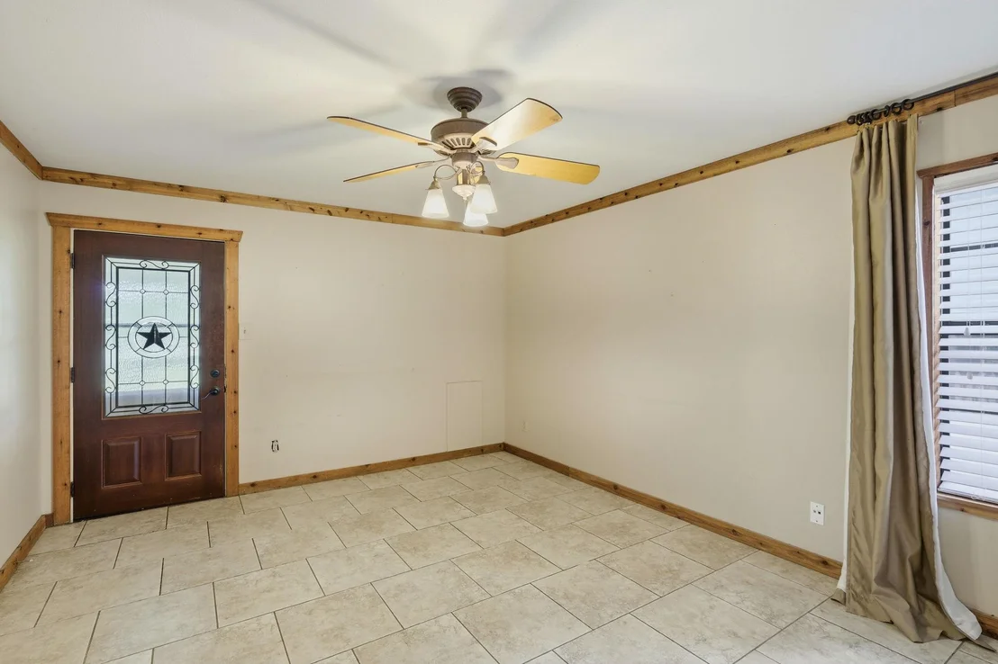 Photo of 903 SUMMIT CRES