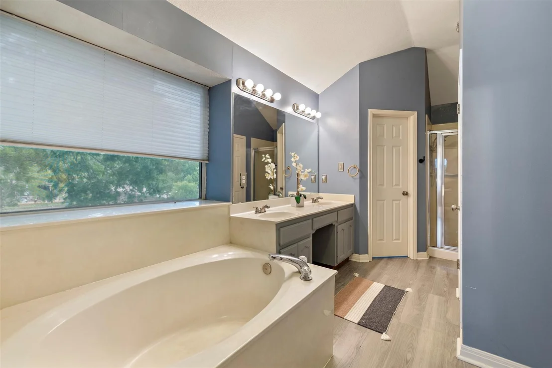 Photo of 900 Laurel CV
