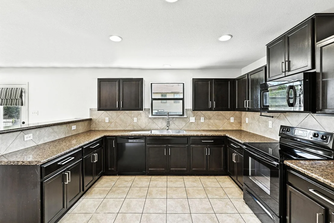 Photo of 290 Cushman DR