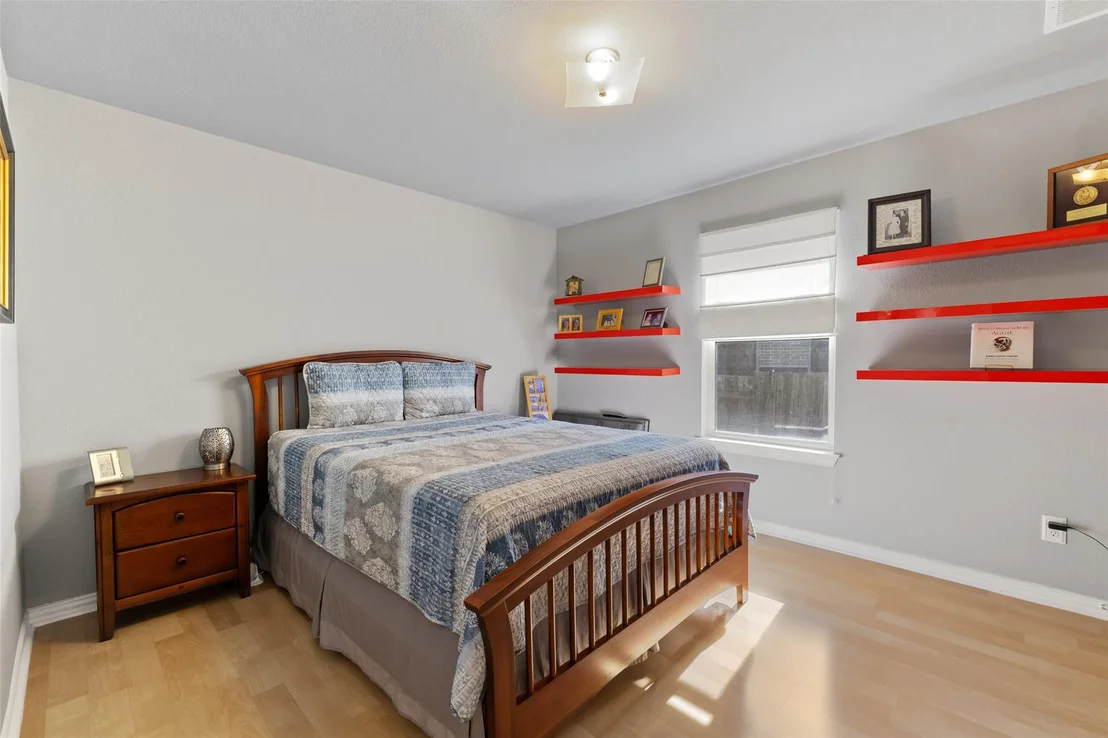 Photo of 339 Strawberry Blonde DR