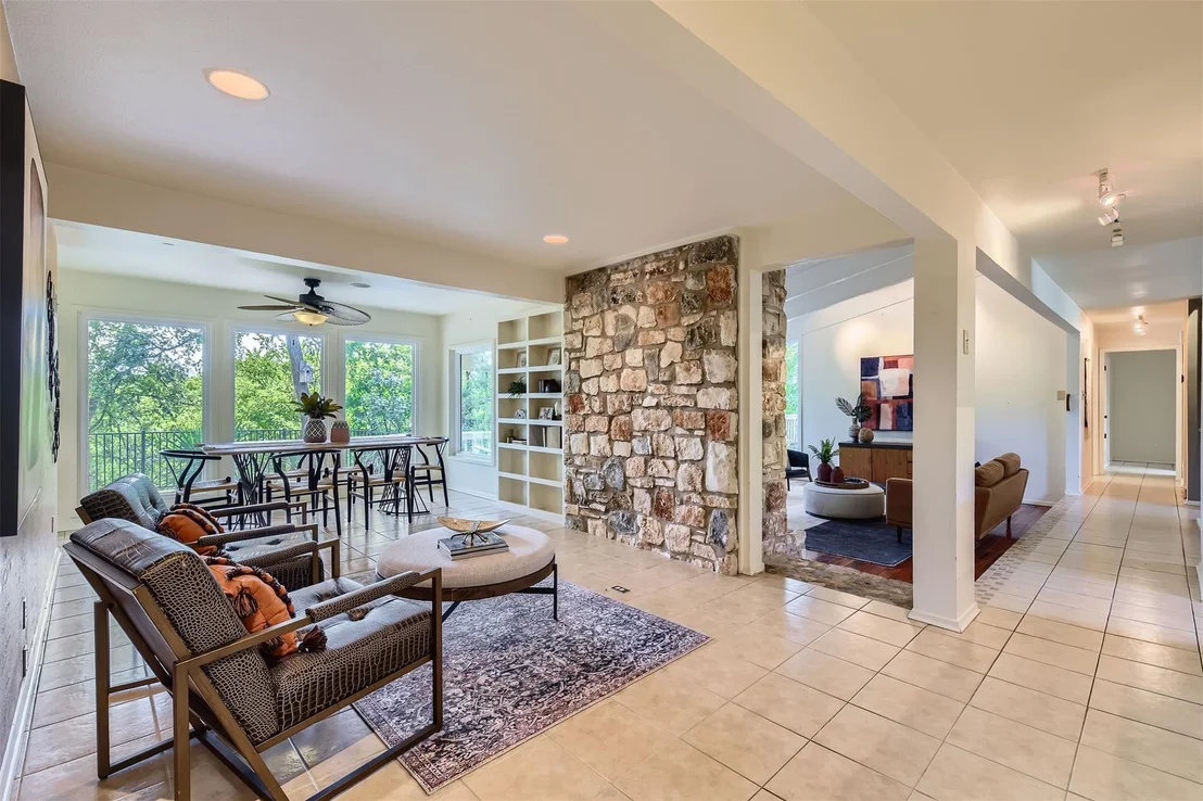 Photo of 1901 Cresthaven DR