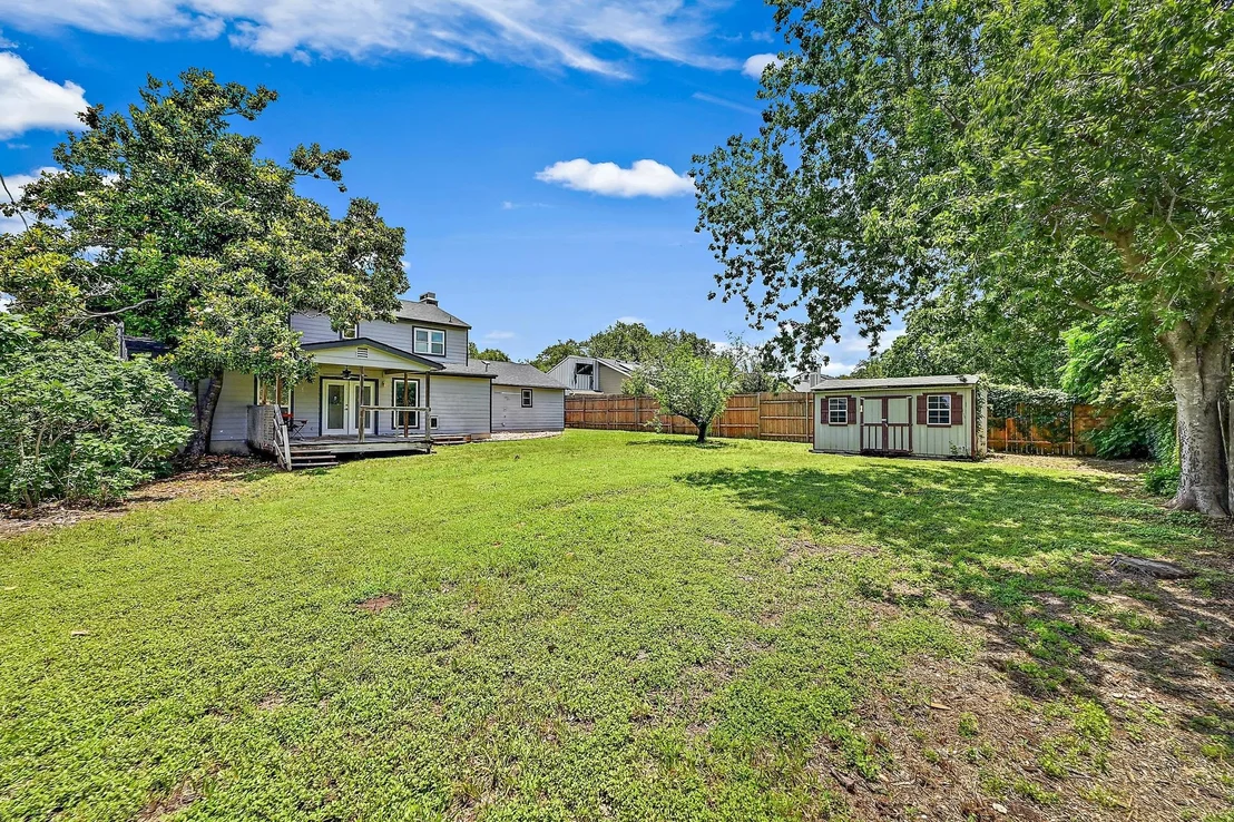 Photo of 1804 Oakridge DR
