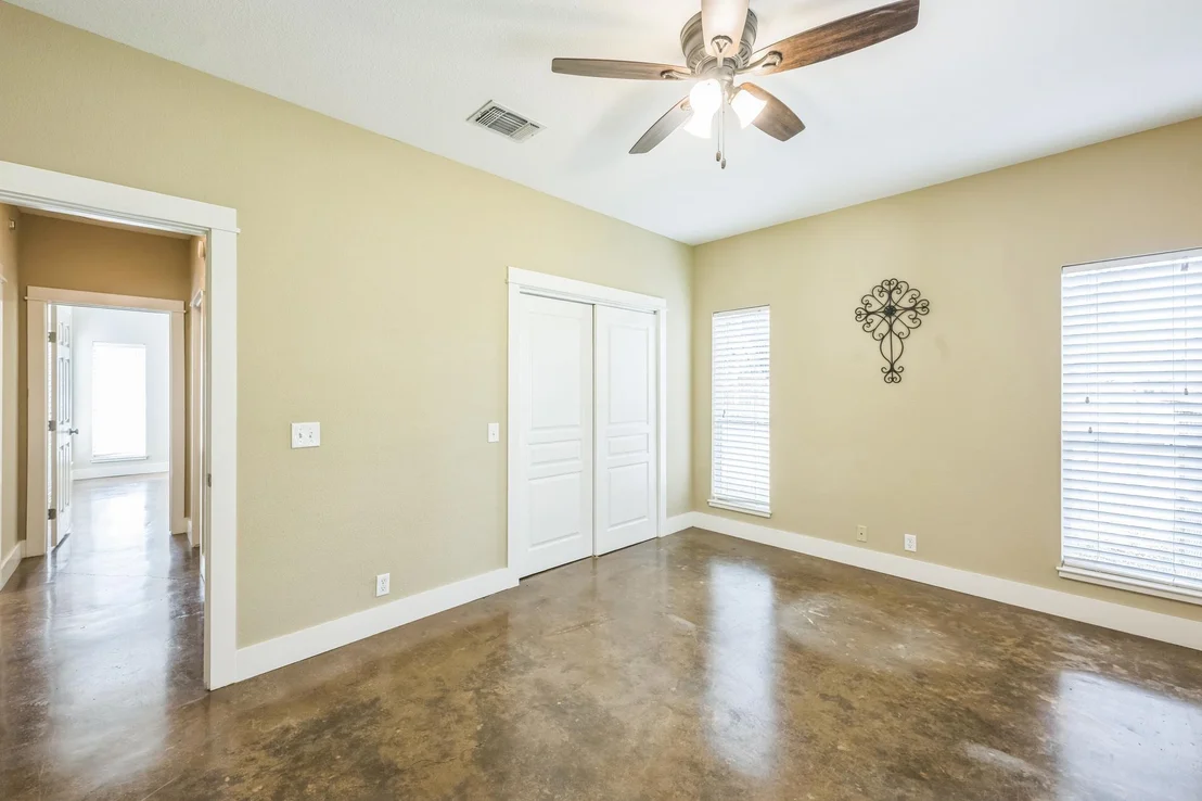 Photo of 201 W View DR