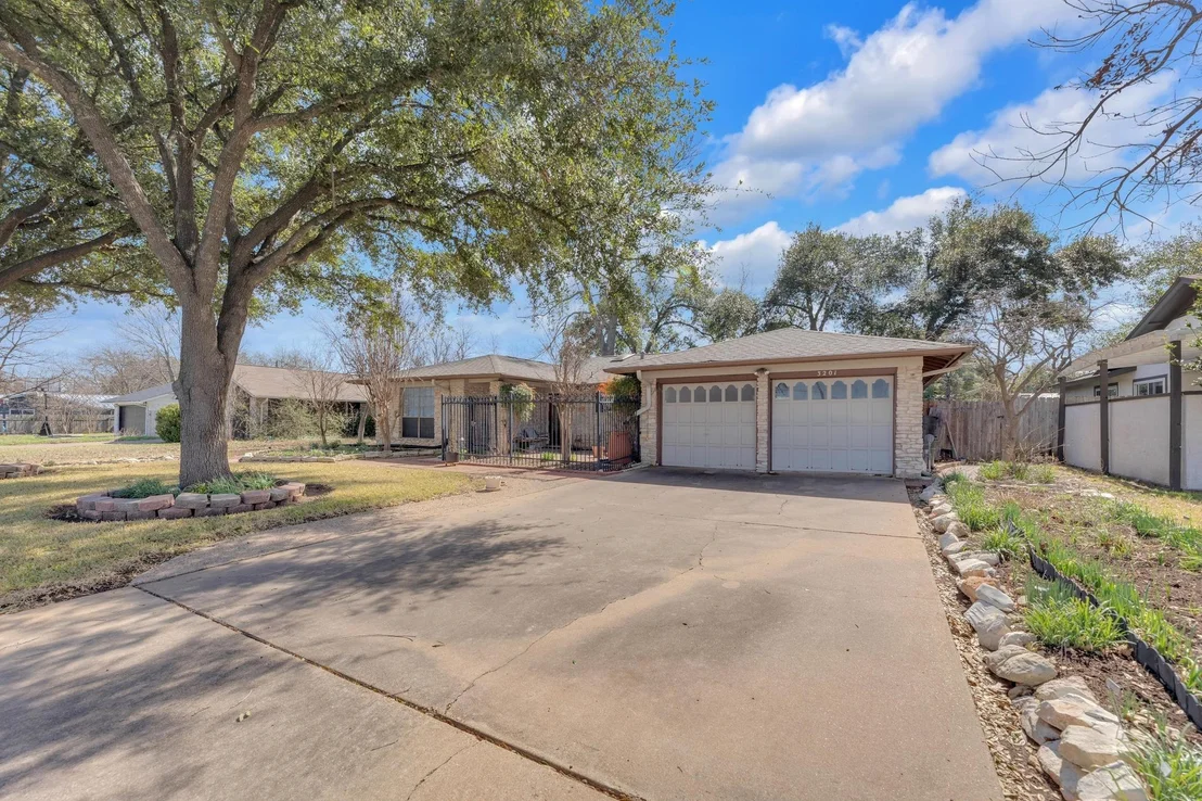 Photo of 3201 Foster LN