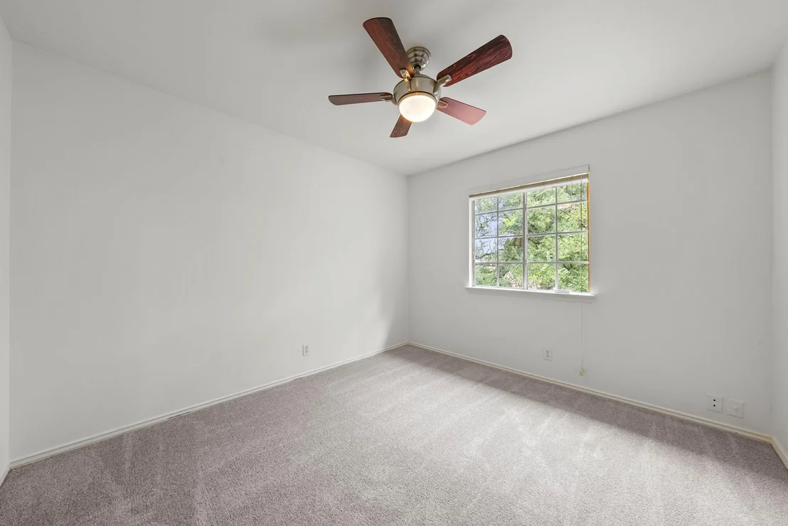 Photo of 2028 Desco DR