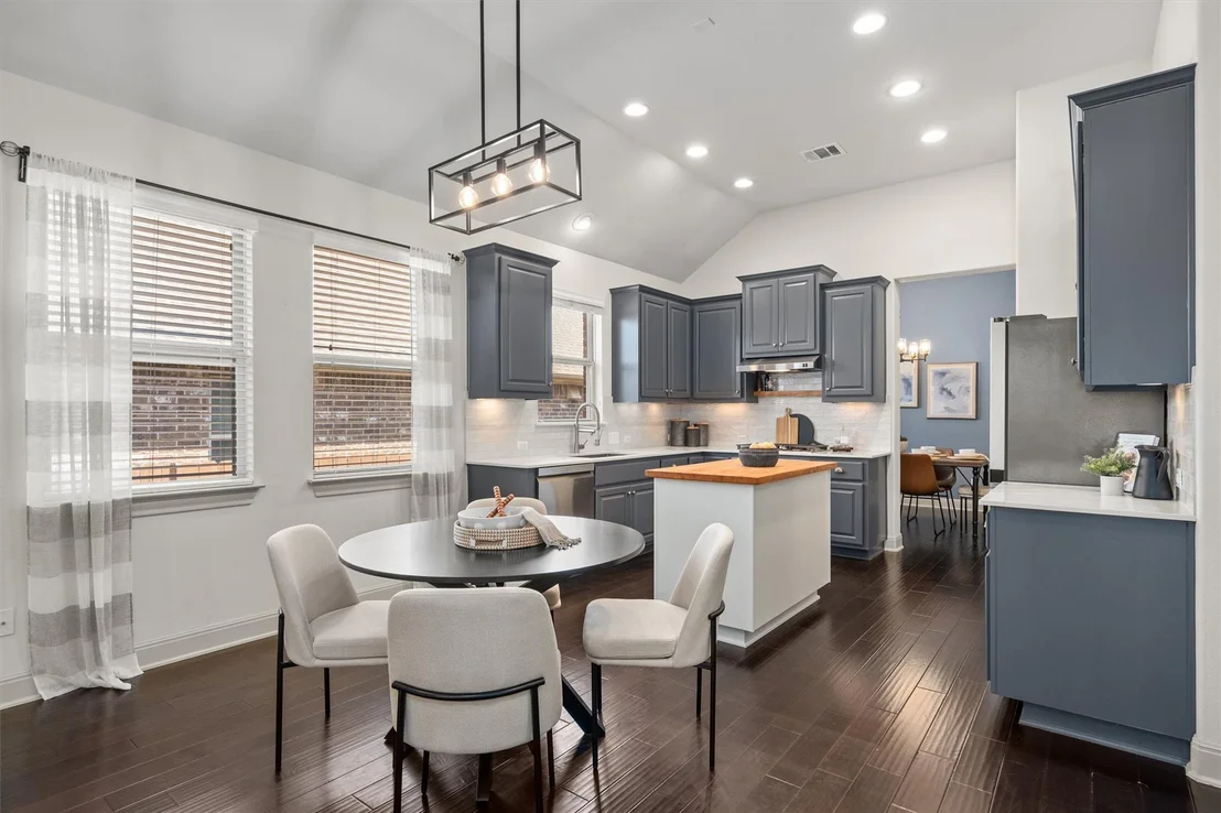 Photo of 2732 Florin CV