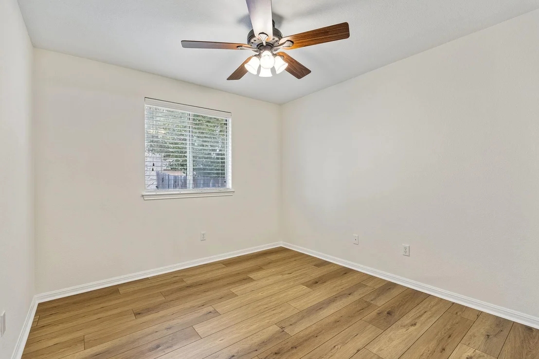 Photo of 921 Brighton PL