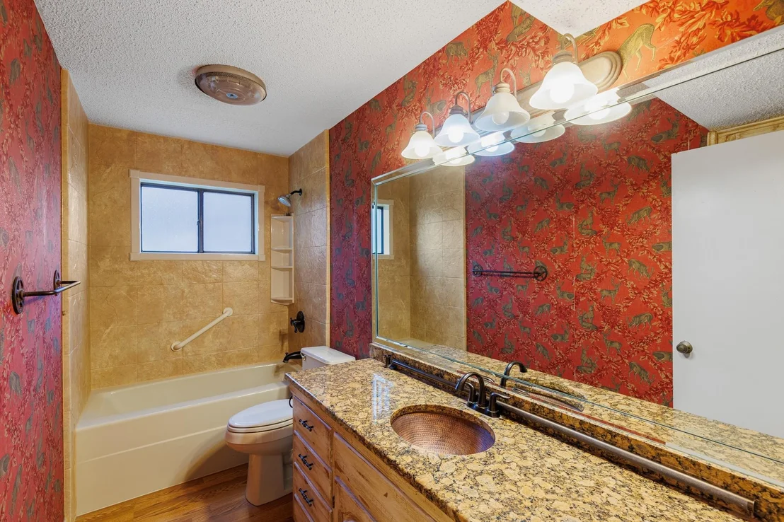 Photo of 2820 Aurora