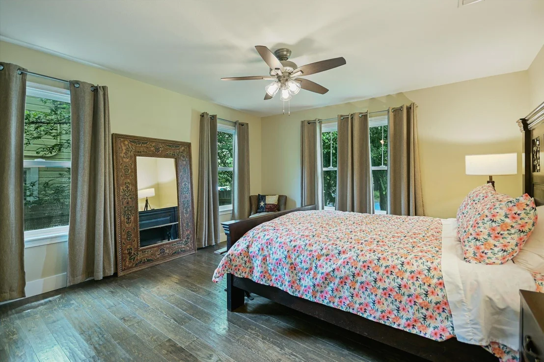 Photo of 605 Deep Eddy Ave