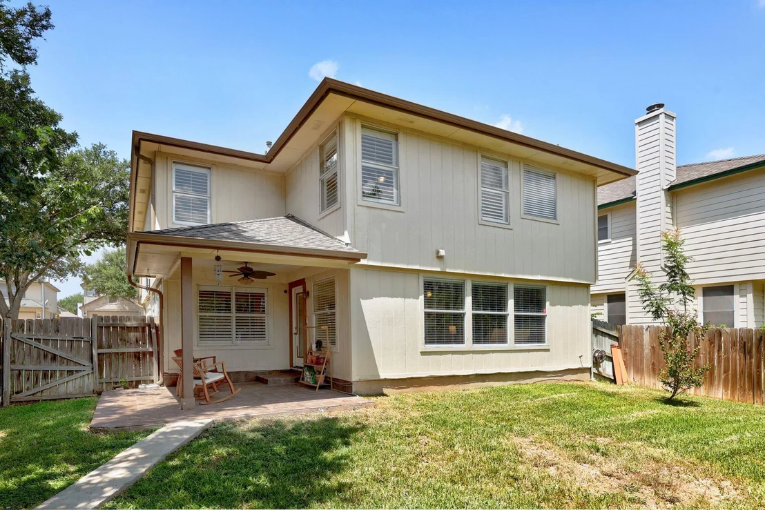 Photo of 828 Whitehall DR