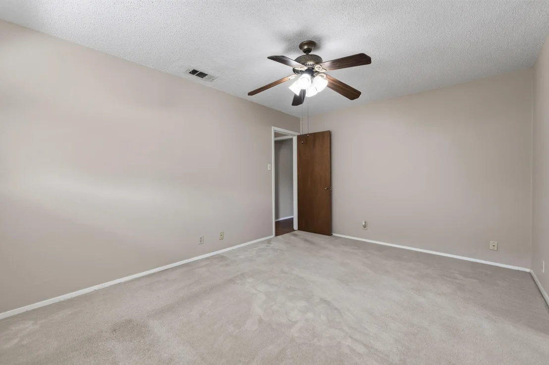 Photo of 600 E Central DR