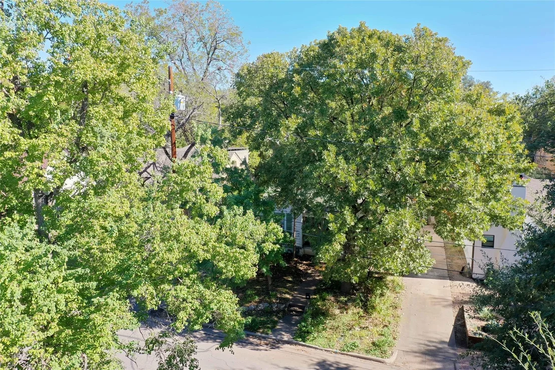 Photo of 1607 Wethersfield RD