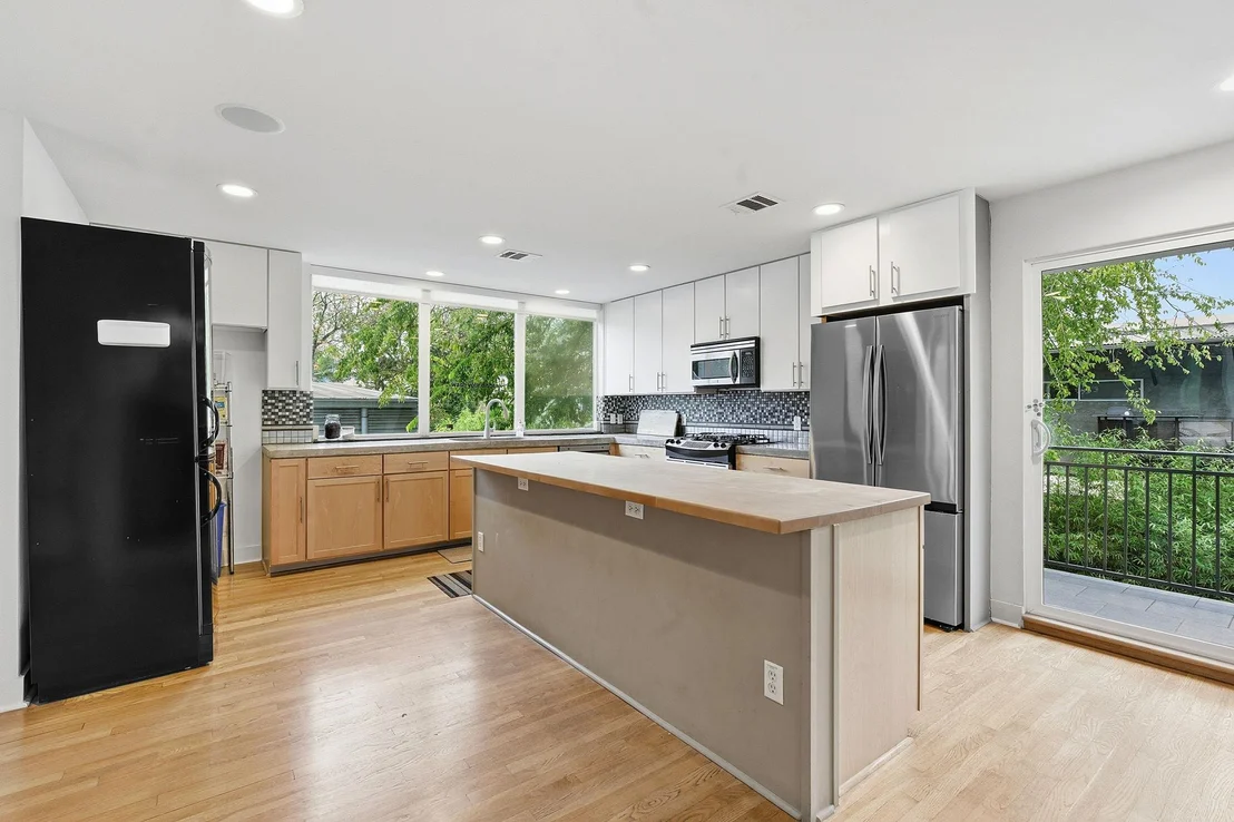 Photo of 616 W Monroe ST