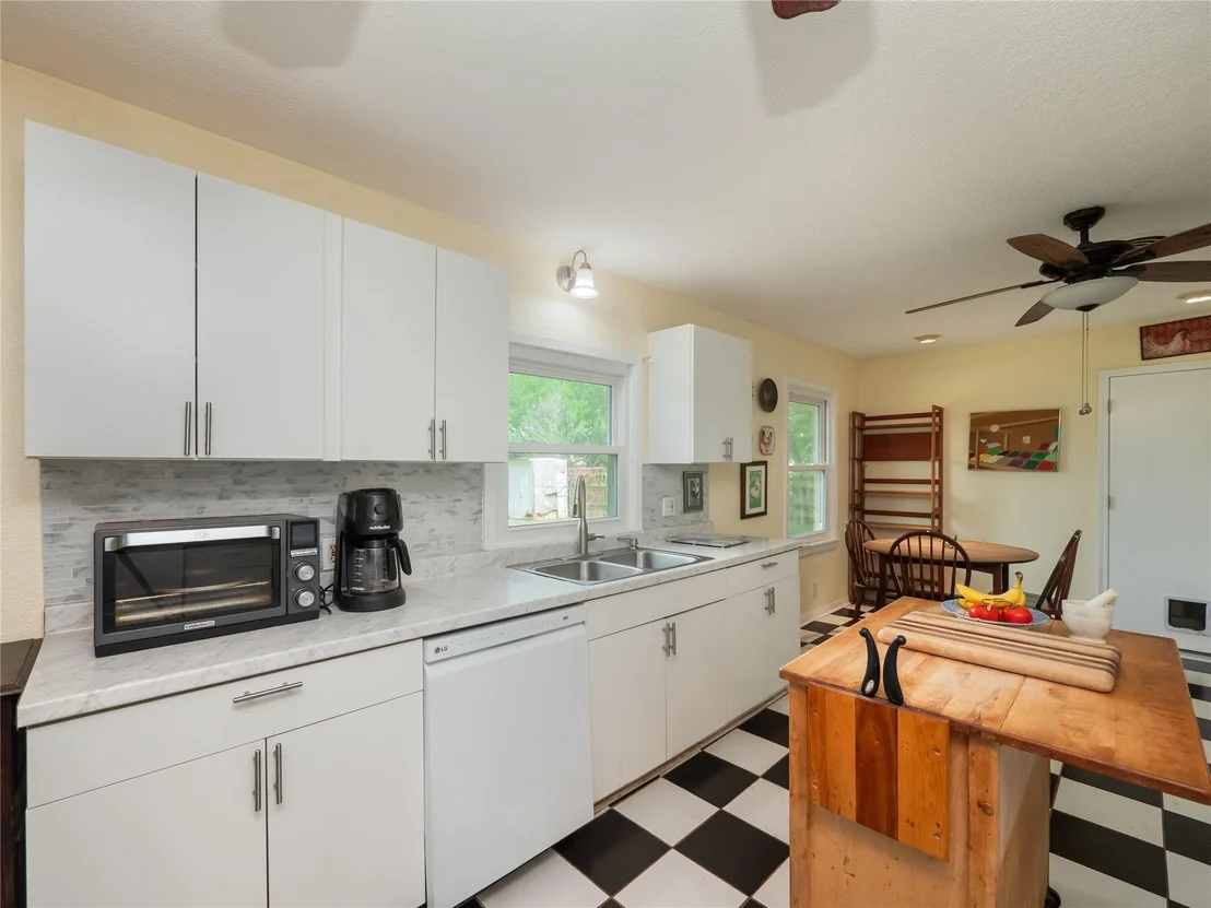 Photo of 700 Lewis DR