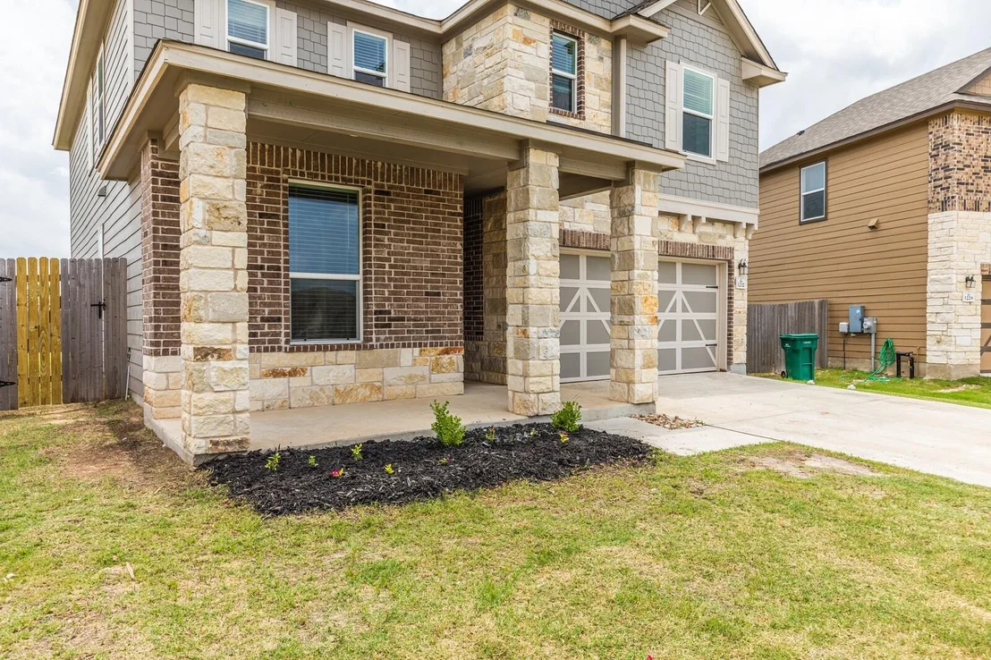 Photo of 1232 Adam LN