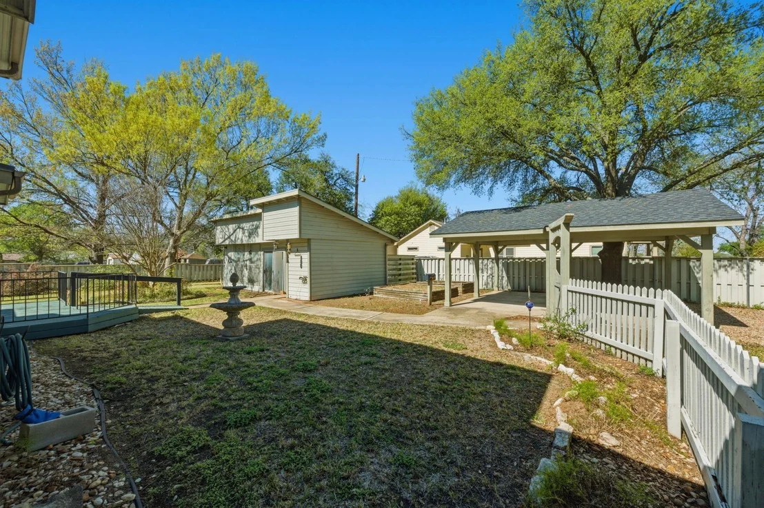 Photo of 100 W 11th ST