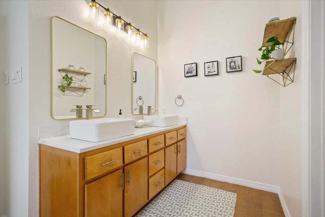Photo of 3426 Summit CIR