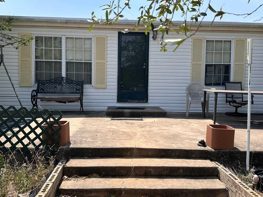 Photo of 124 Three Oaks LN