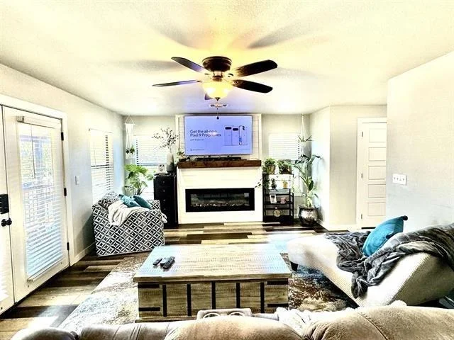 Photo of 800 Lakeway