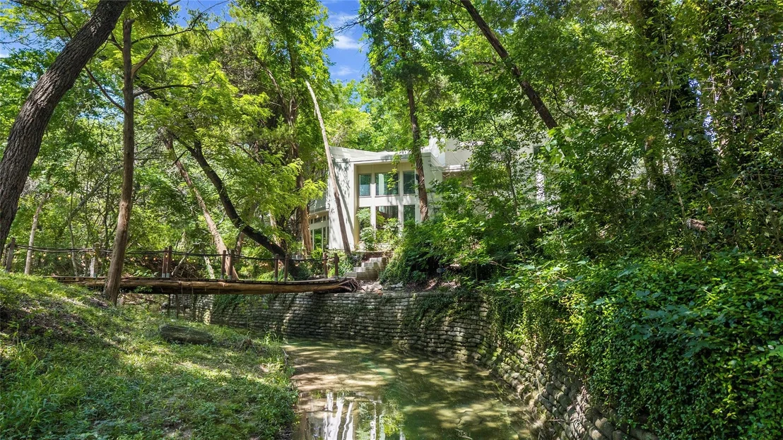 Photo of 3001 White Oak DR