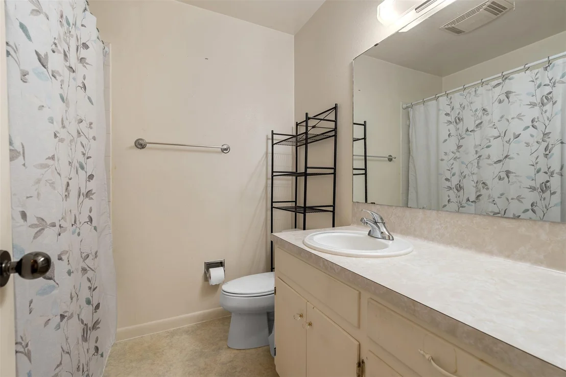 Photo of 305 Shannon LN