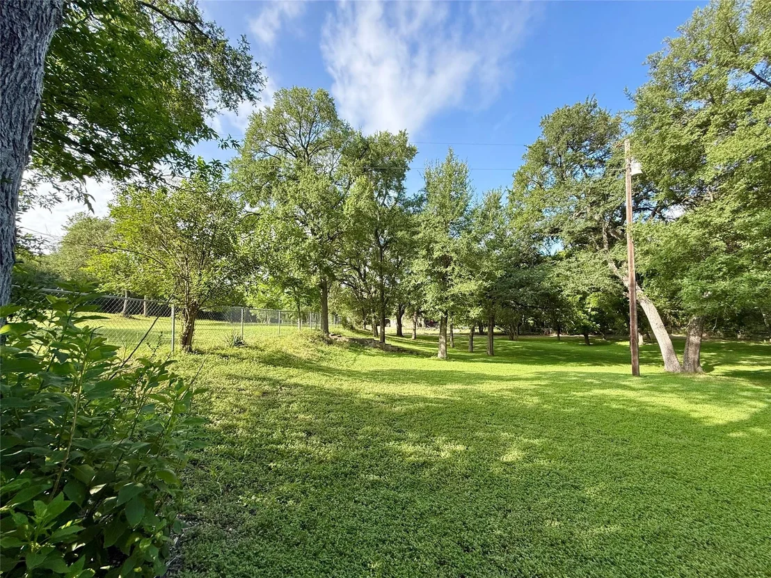 Photo of 909 Center CIR