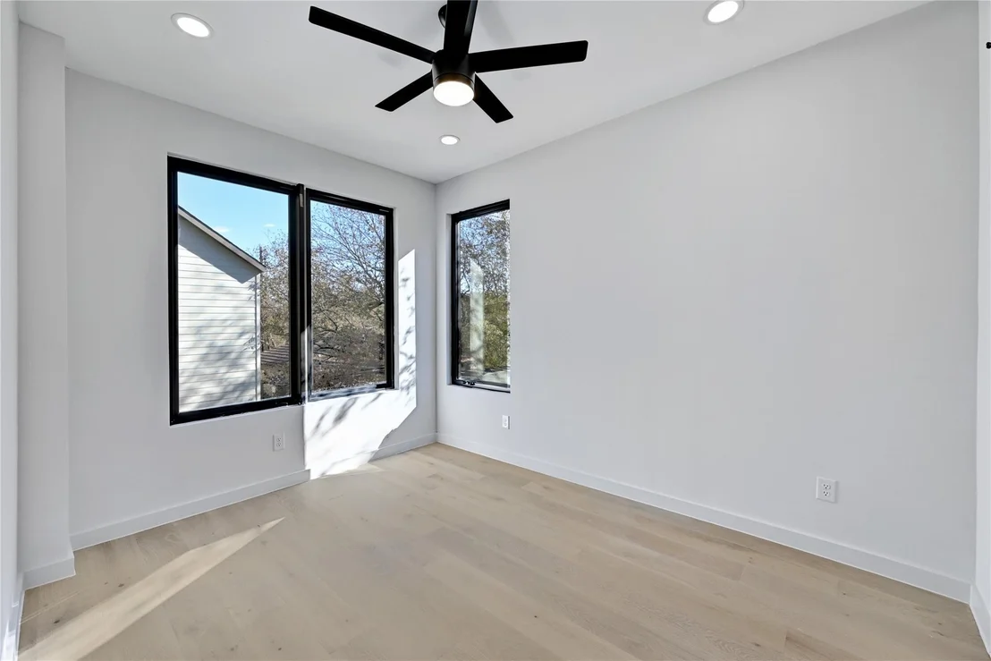 Photo of Unit 2 at 903 Redd ST