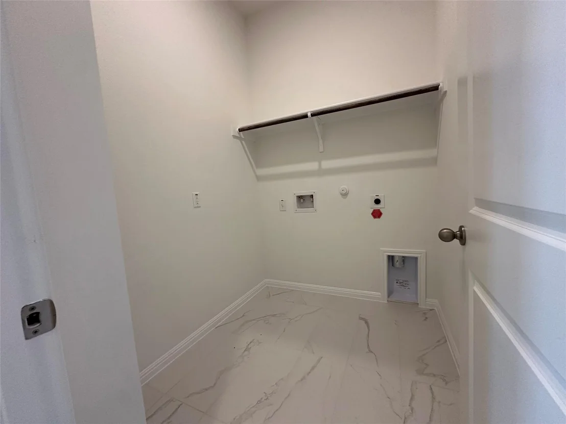 Photo of 471 Young ST