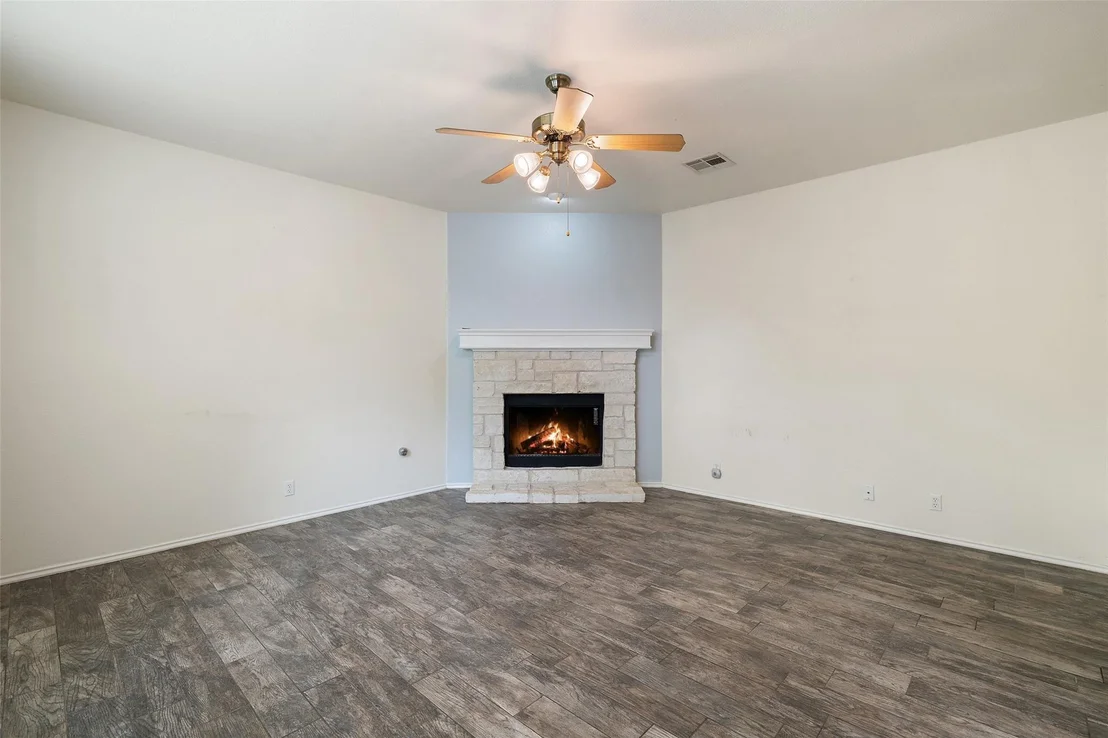 Photo of 407 N Lori CIR