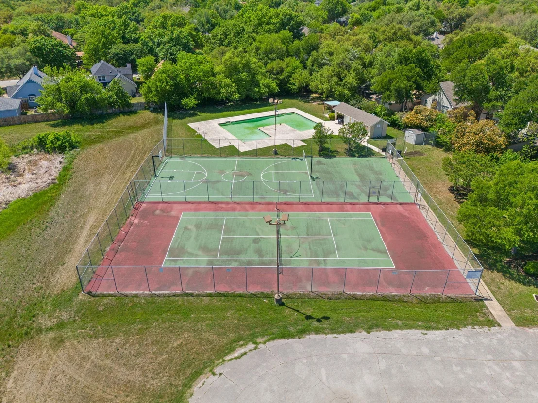 Photo of 1212 Willow Creek DR