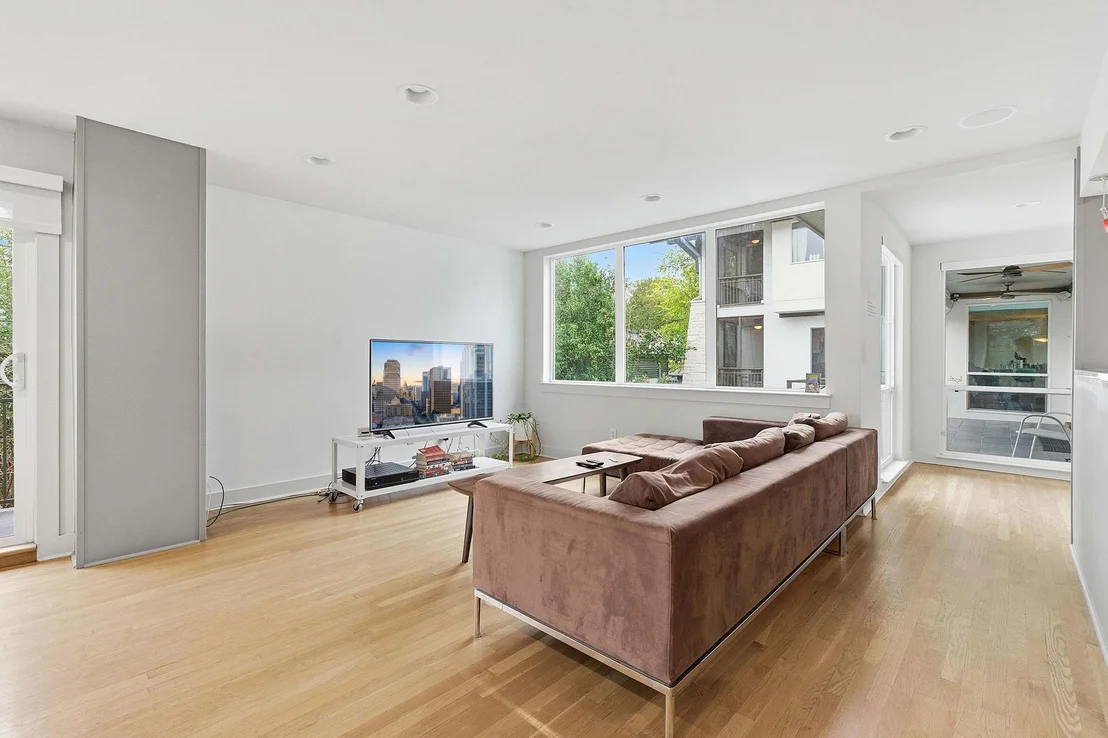 Photo of 616 W Monroe ST