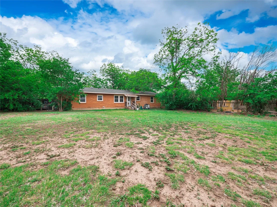 Photo of 700 Lewis DR
