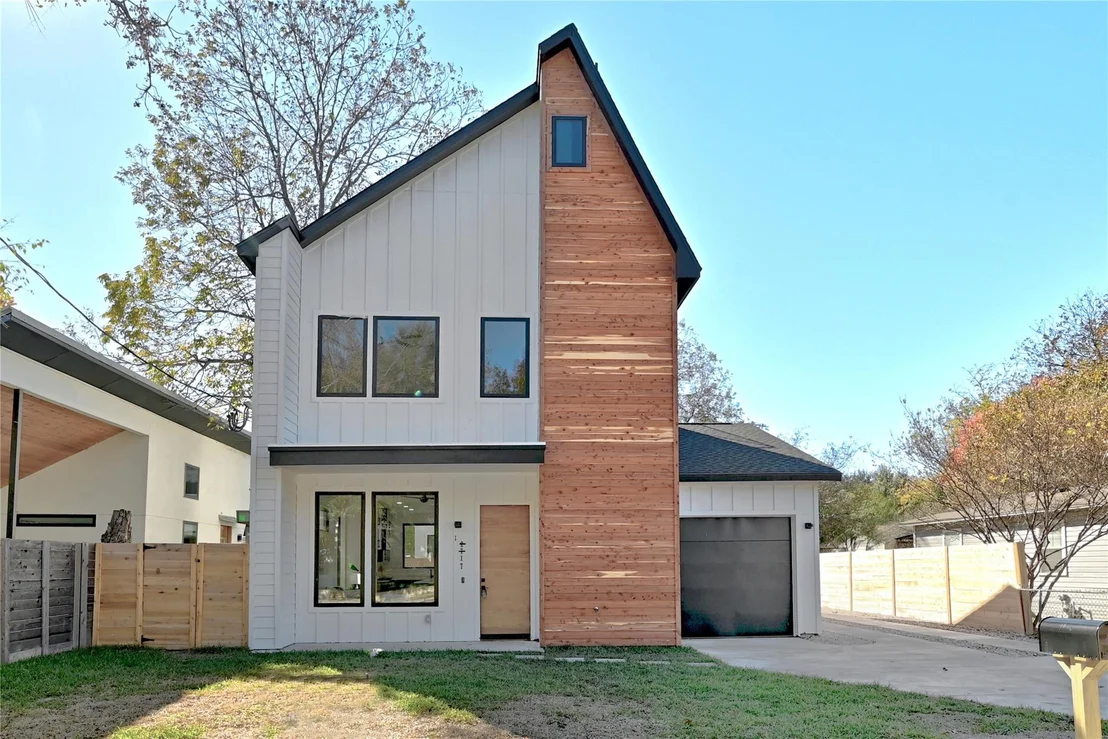 Photo of Unit 1 at 2717 Lyons RD