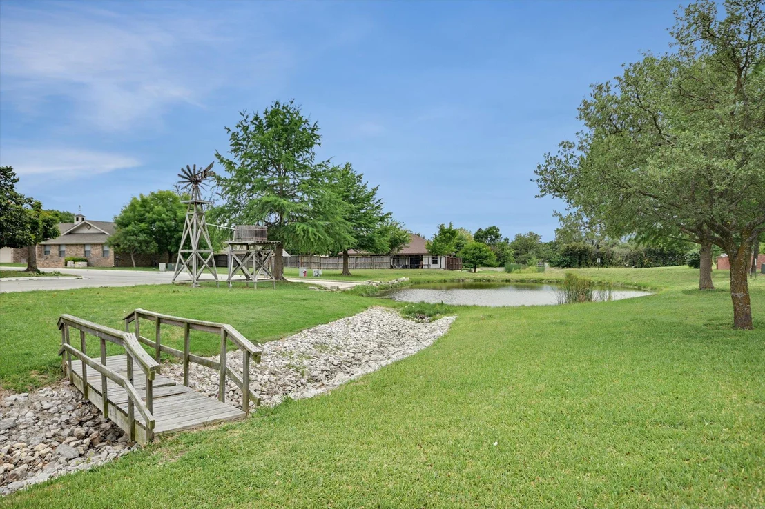Photo of 700 Beachwood