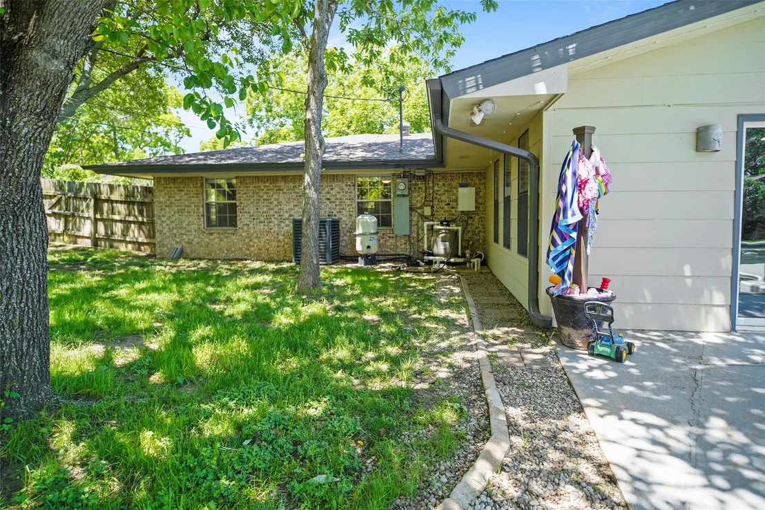 Photo of 731 Verna Lee BLVD