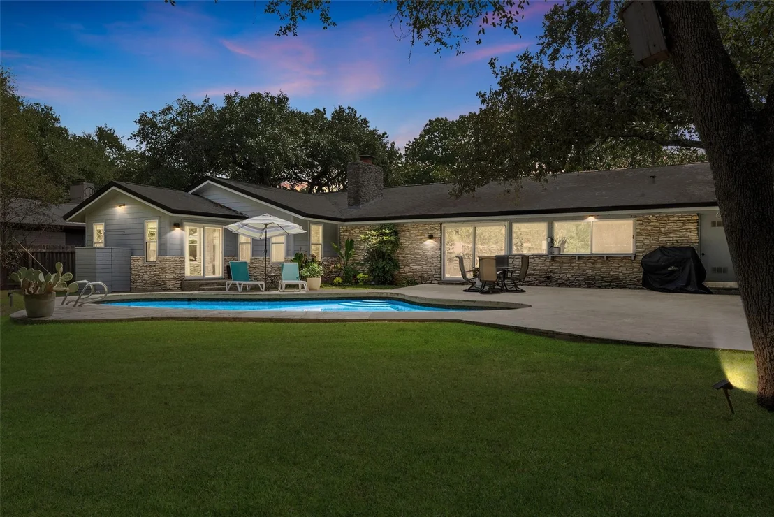 Photo of 8808 Point West DR