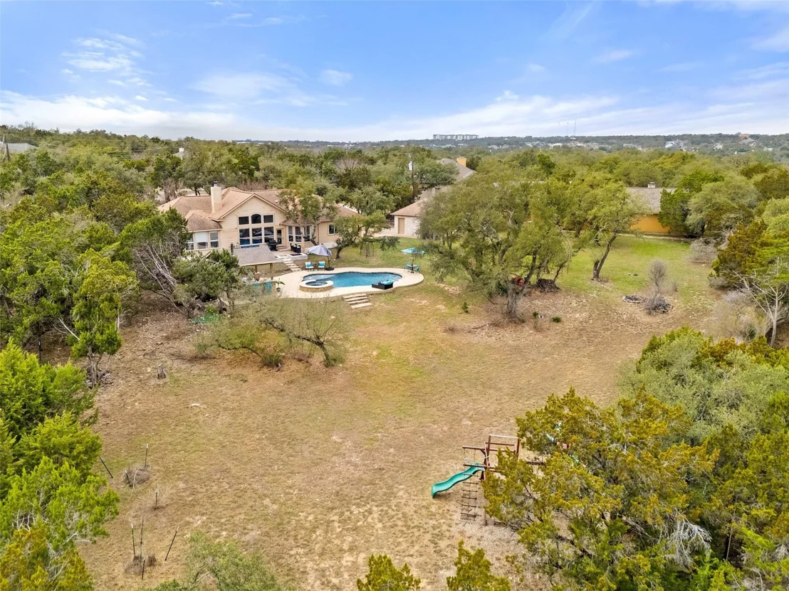 Photo of 320 Heritage DR