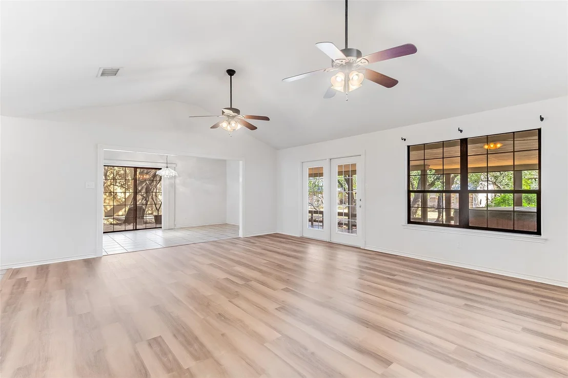 Photo of 309 Delaware Springs BLVD
