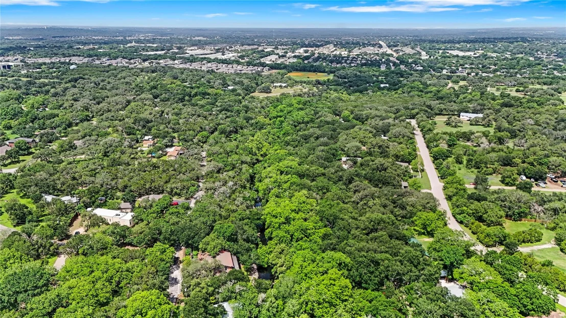 Photo of 722 River Oaks DR