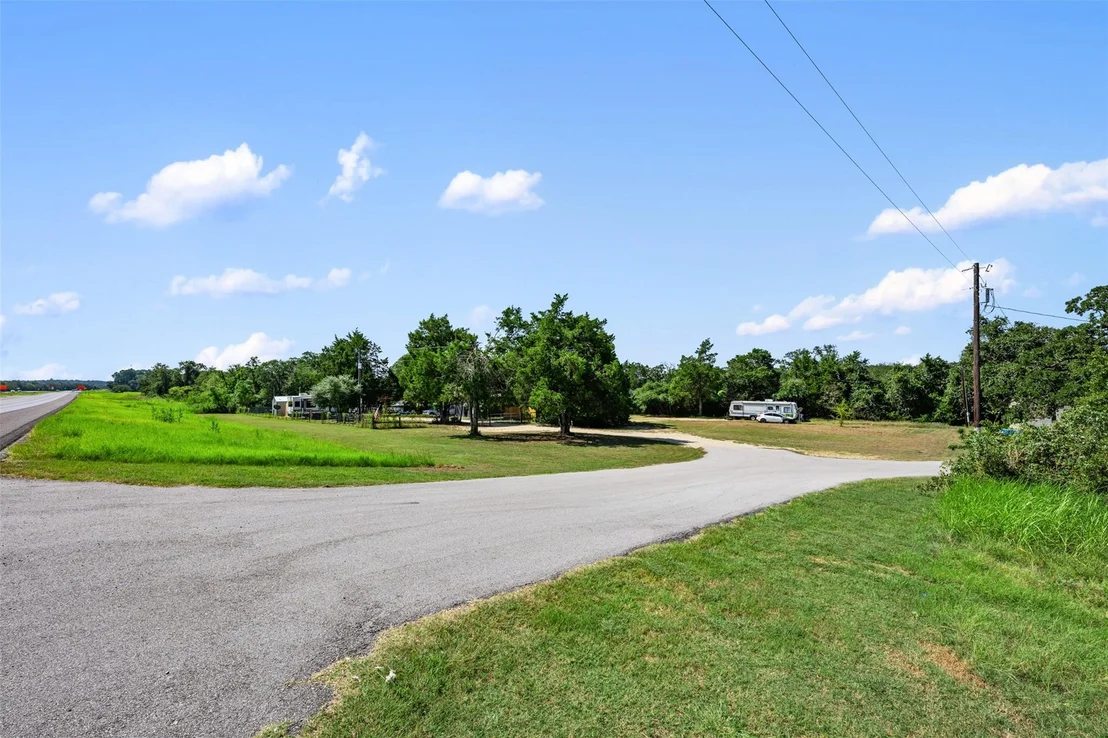 Photo of Unit 1 at 2057 US-290 Highway E