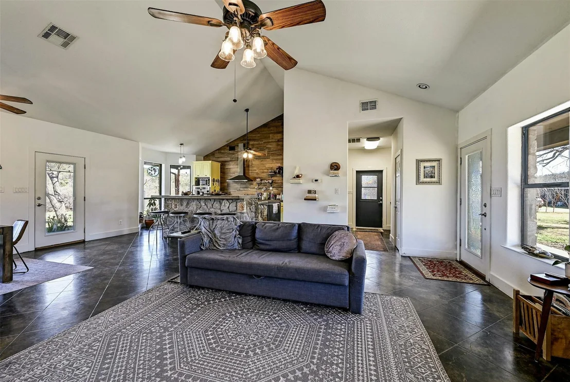 Photo of 915 County Road 404