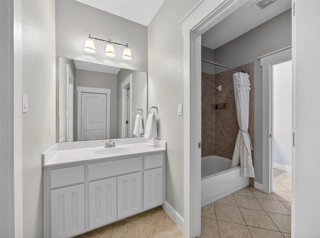 Photo of 2711 Grand Oaks LOOP