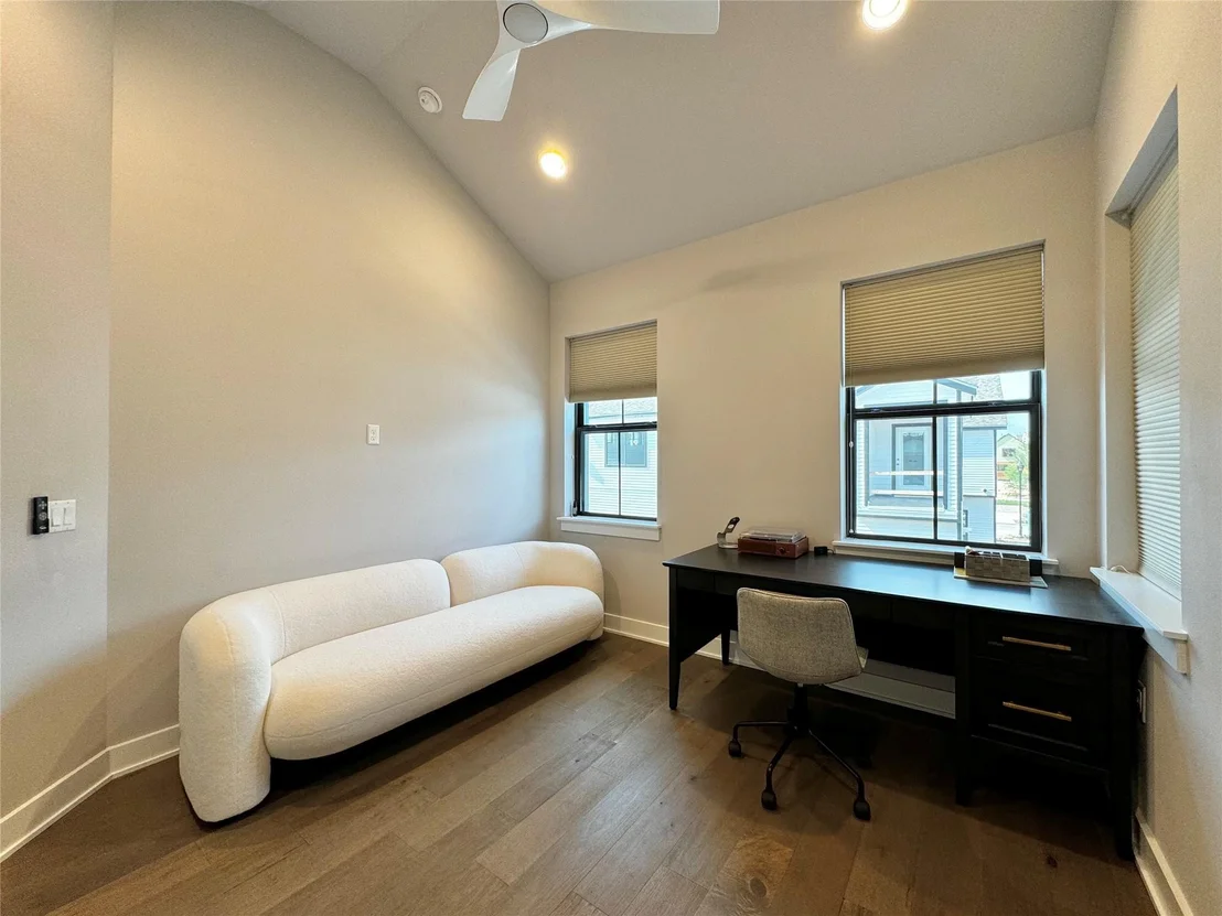Photo of 3905 Taniguchi ST