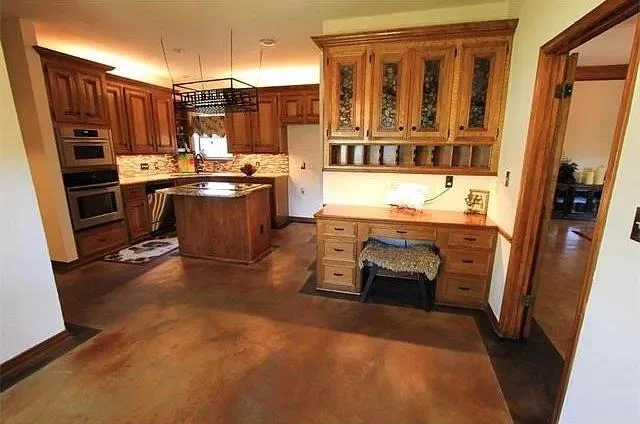 Photo of 303 Willow Wood DR