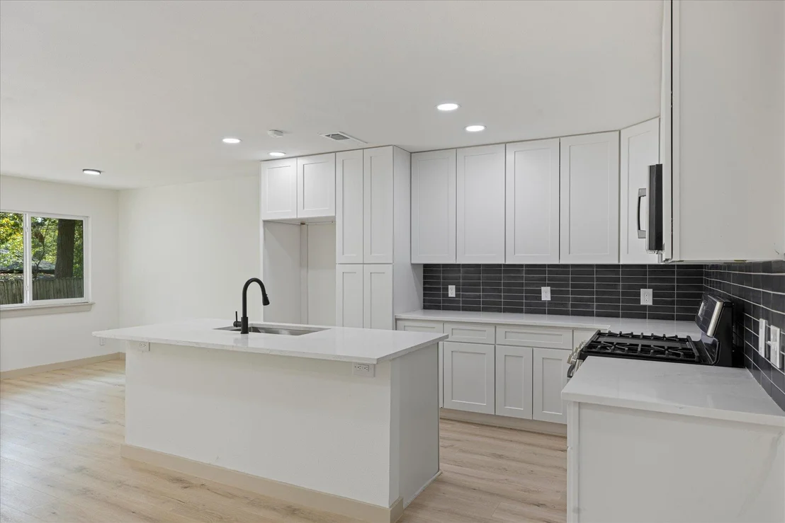Photo of 3101 Steck Ave