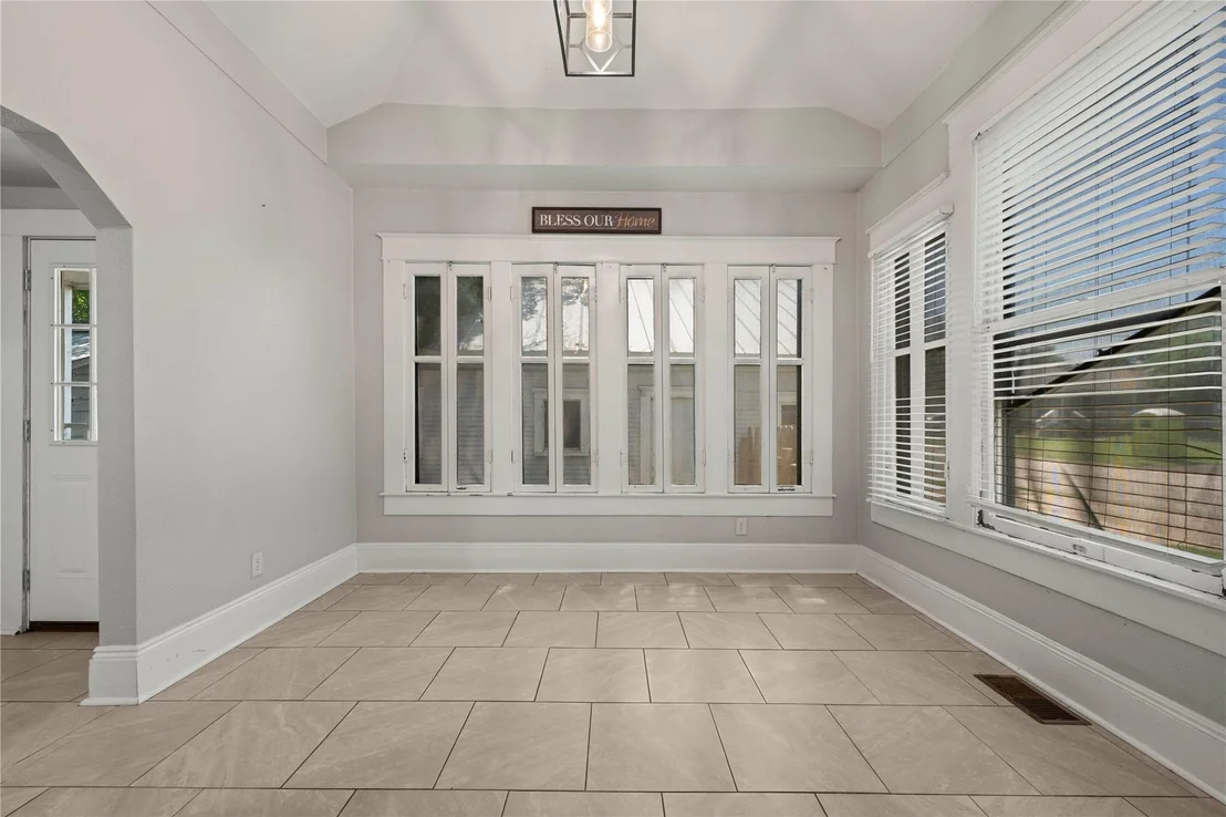 Photo of 803 N 3rd ST