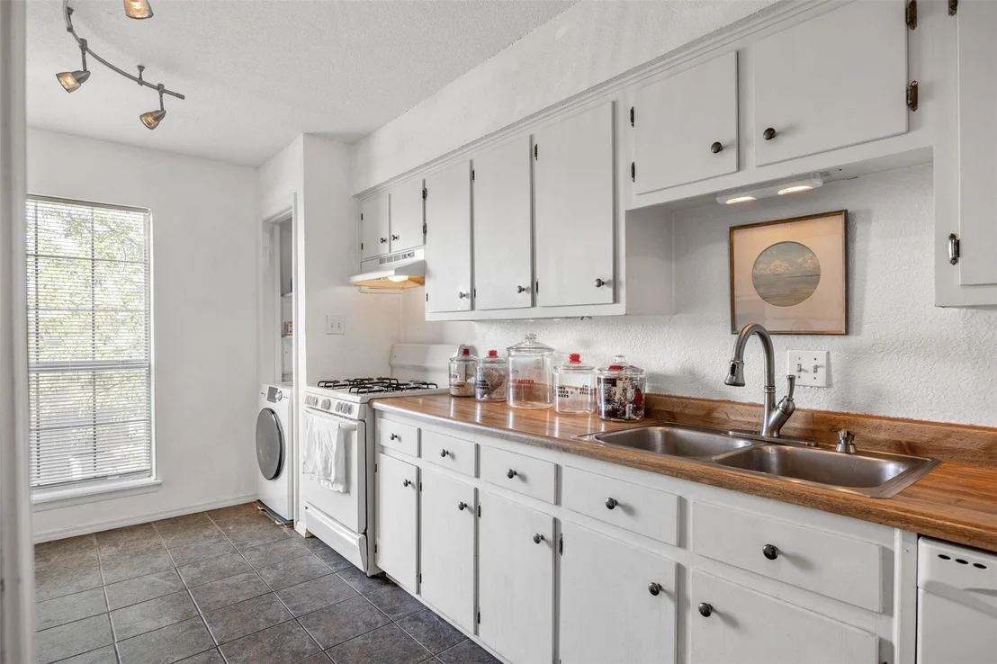 Photo of Unit 47 at 2425 Ashdale DR